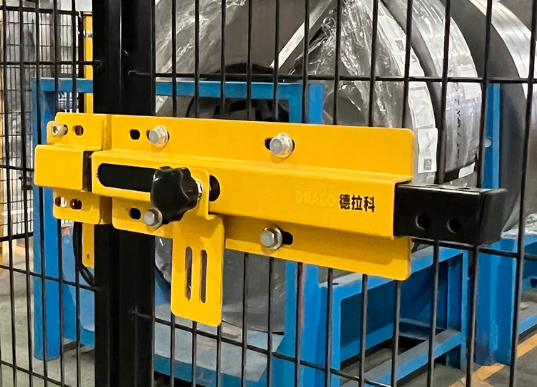 Industrial equipment locking machin